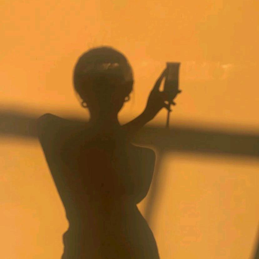 喝橙汁的橘子🍊