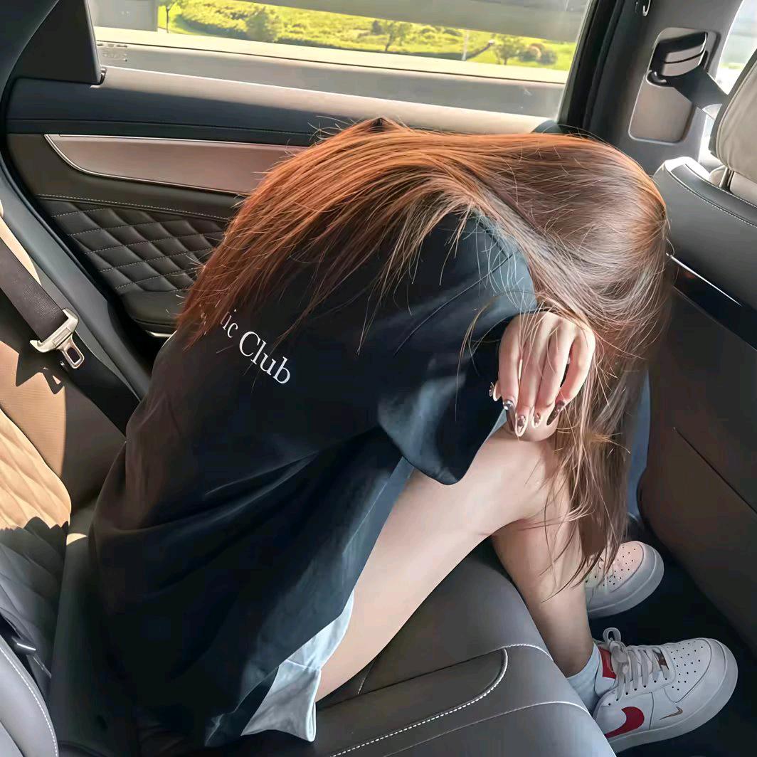 𝙊𝗻𝗹𝘆 𝗵𝗮𝗻