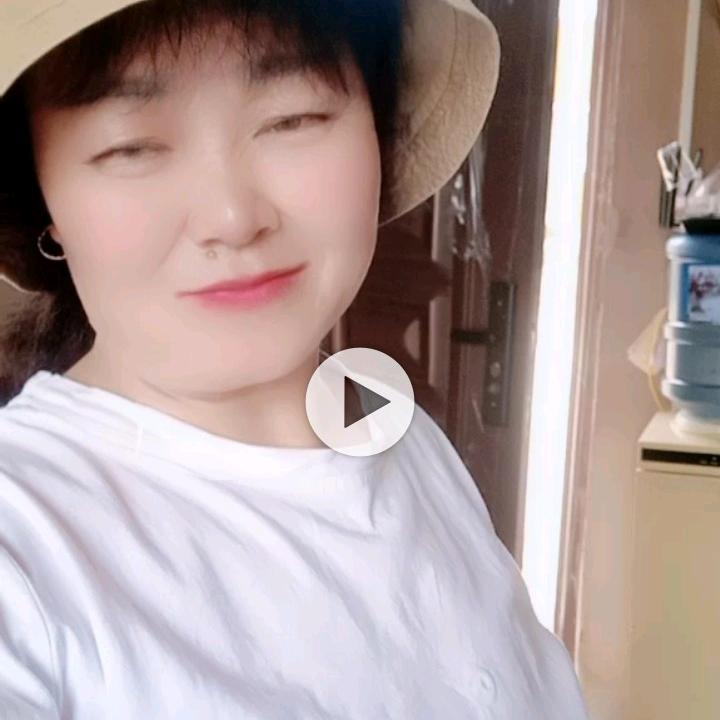 幸福快乐的琴琴