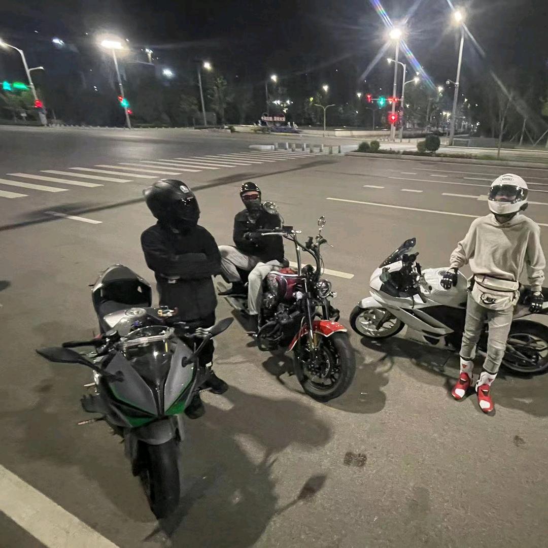 蟑螂恶霸😋