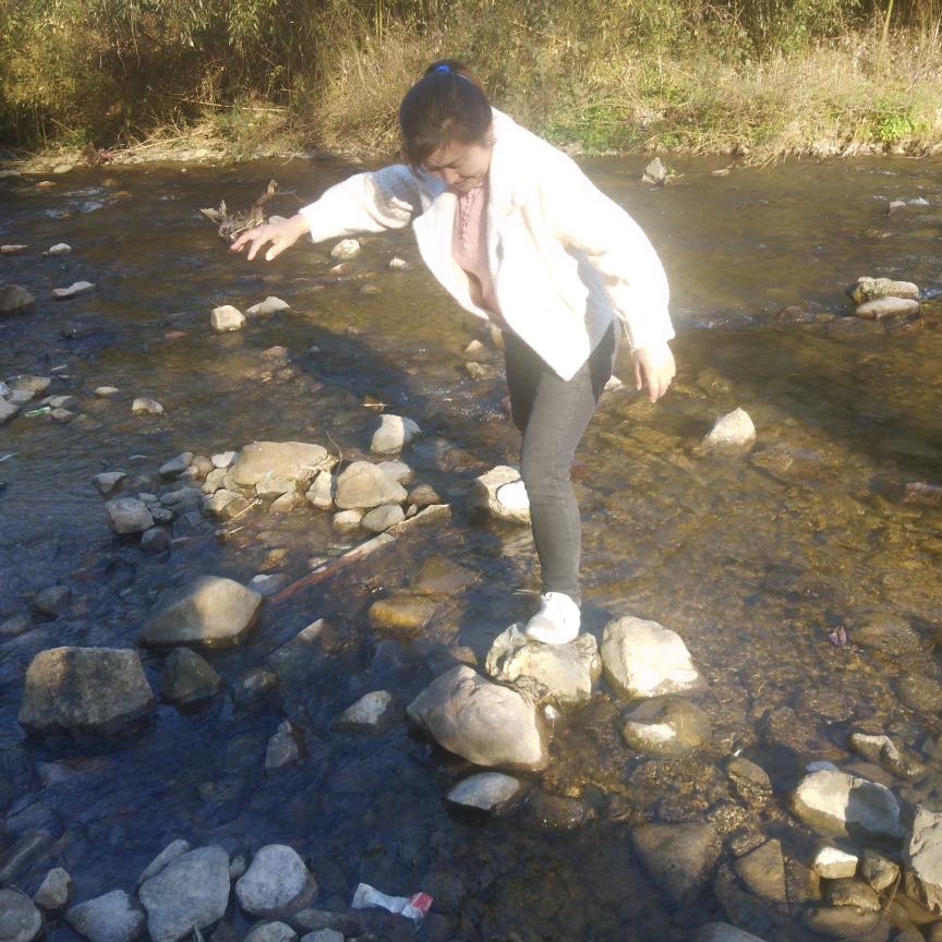 单亲家庭小琴流浪在外漂泊(拒绝连点赞)谢