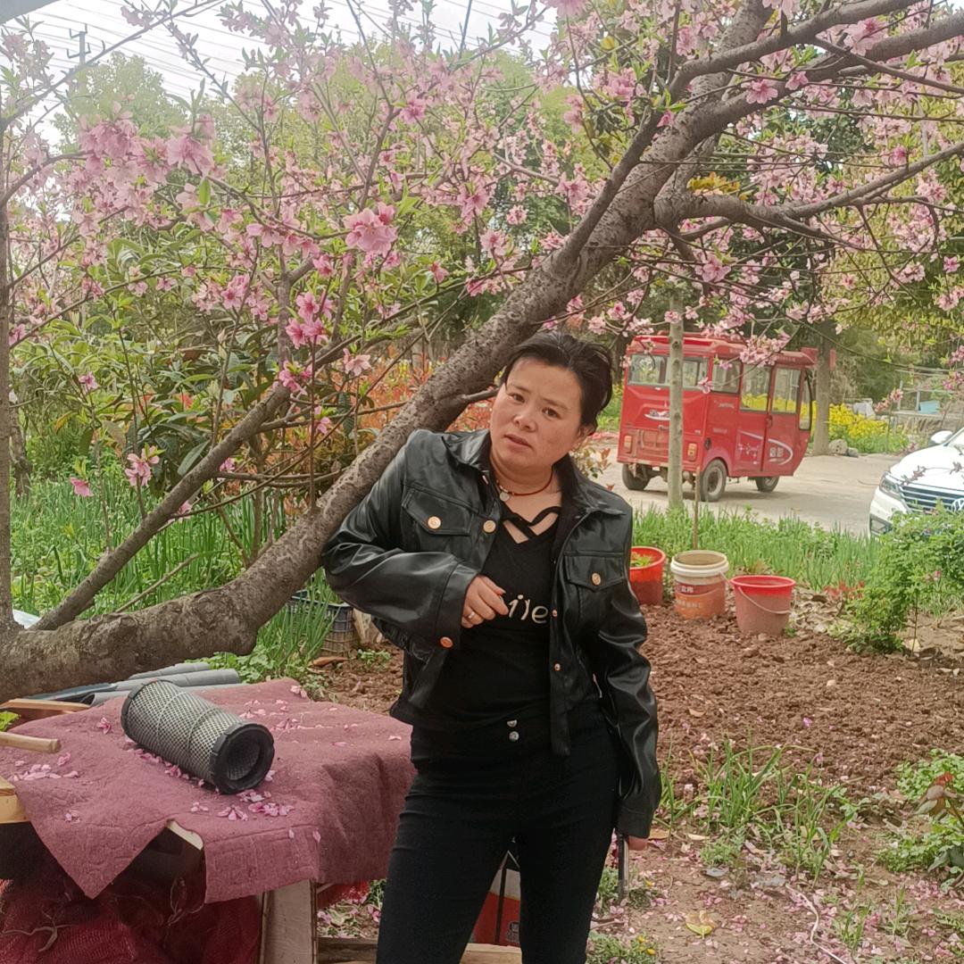 摆摊人摆摊魂，摆摊的是人上人。