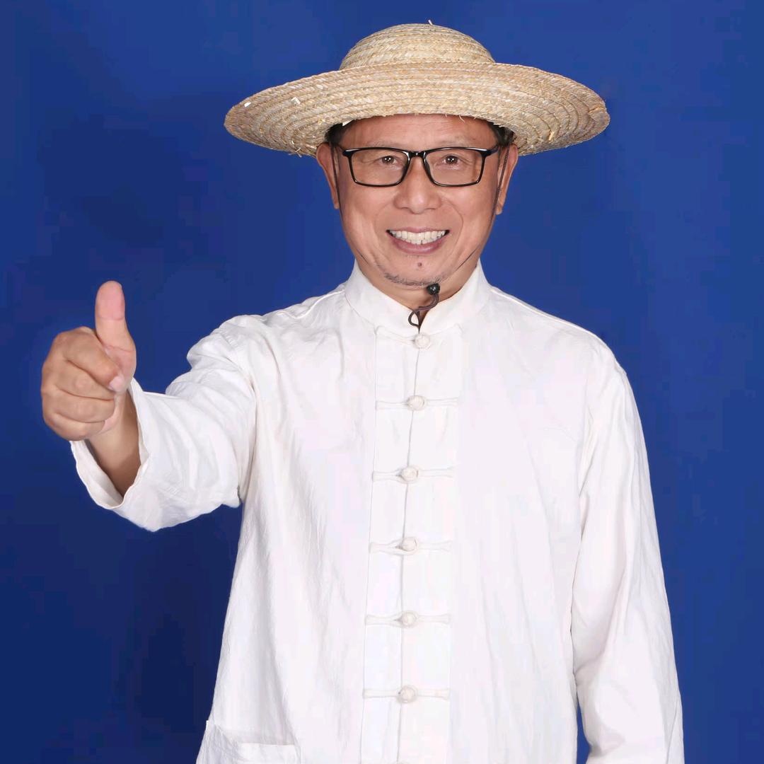 爱唱歌的老村长