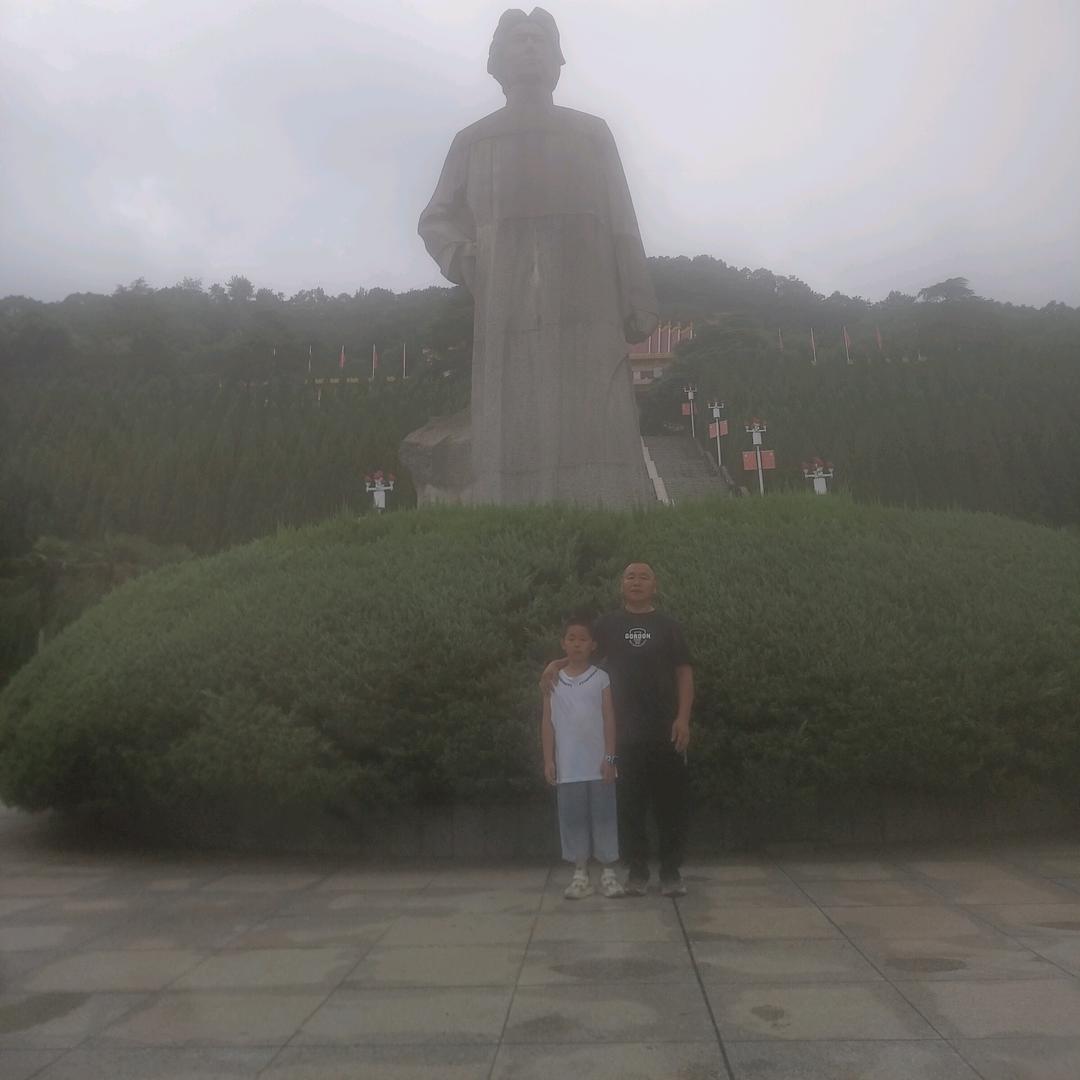 紫气东来。罗辉。