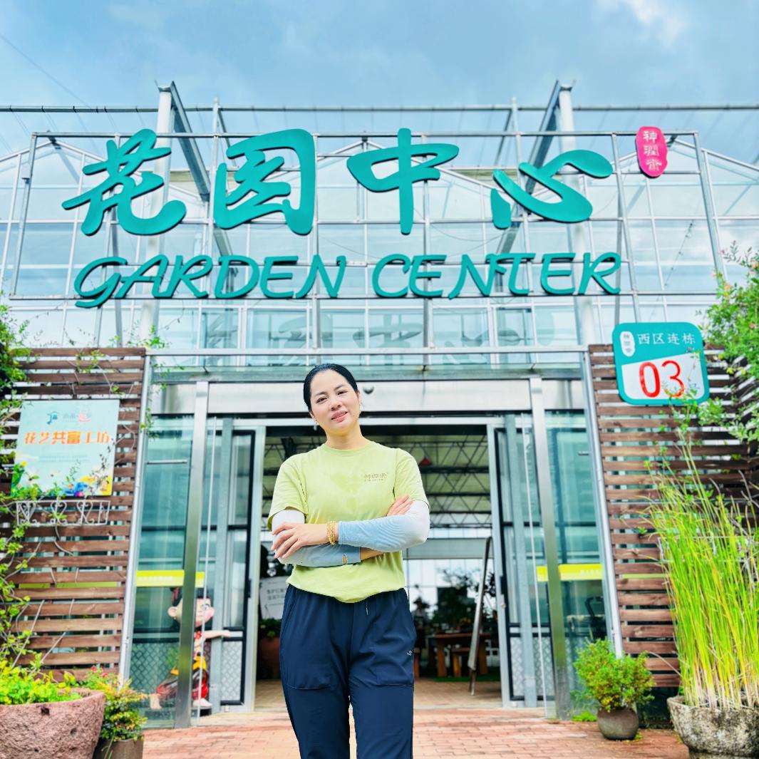 嘉兴天香花苑基地高级园艺师—邓姐