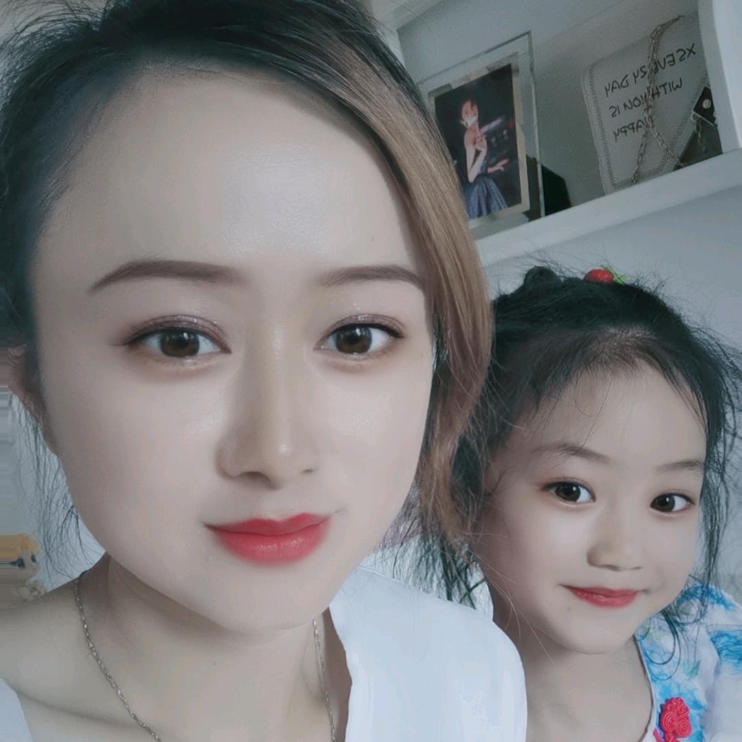 大英永逸广场摆摊妹，鸡蛋灌饼