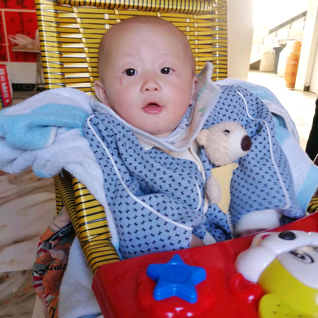 单身爸爸带七个孩子