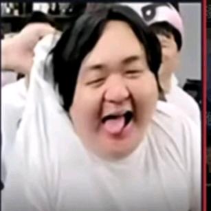 A接W接A接无情铁手外圈刮疾跑一开AR