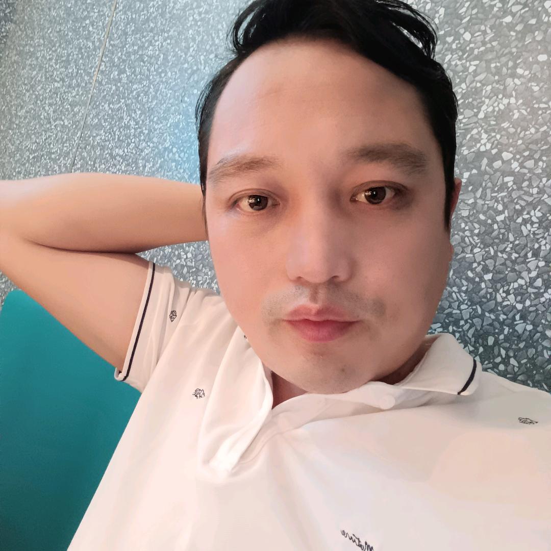 专业批墙刷漆，各种工装，家装，