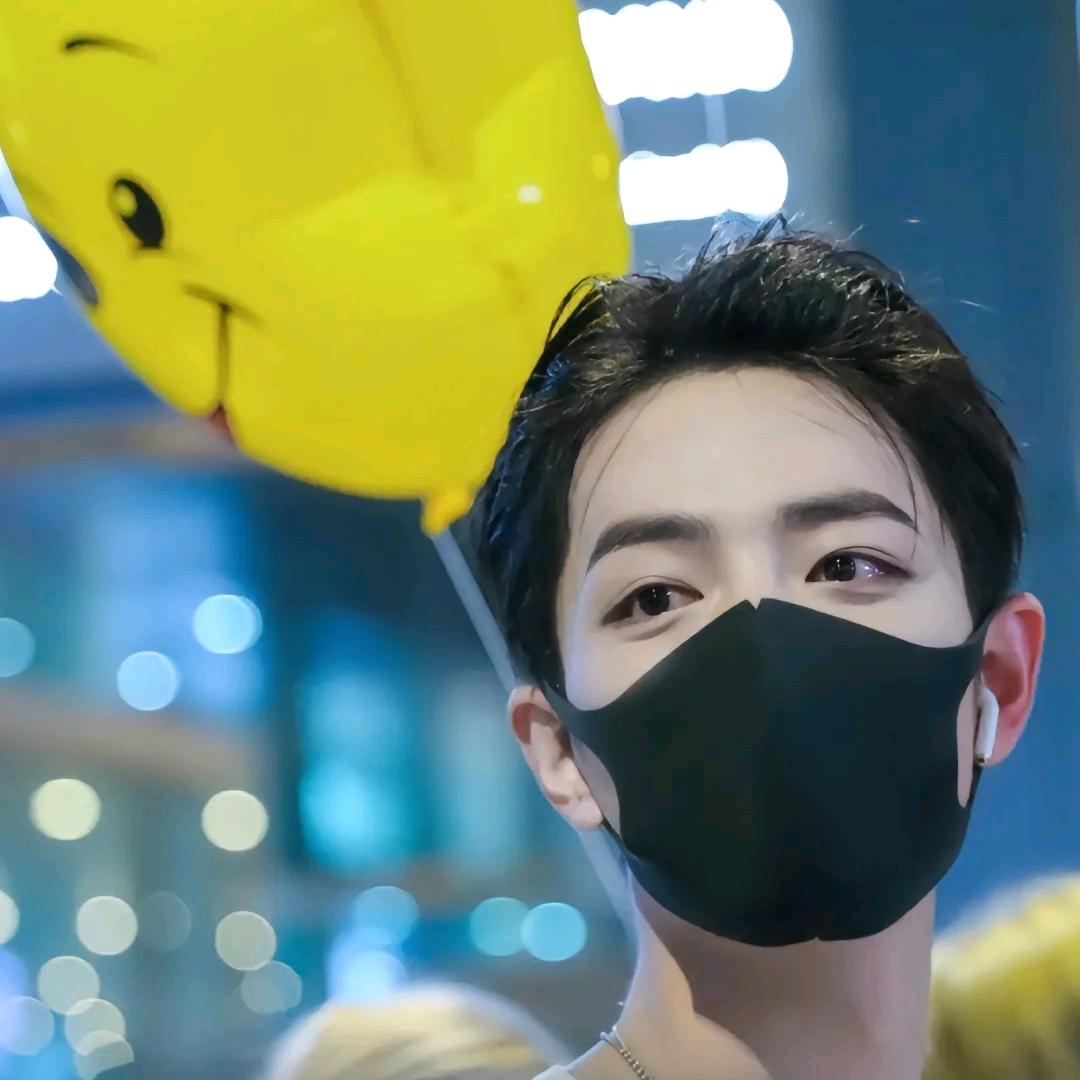 混吃等天上掉馅饼的一天。