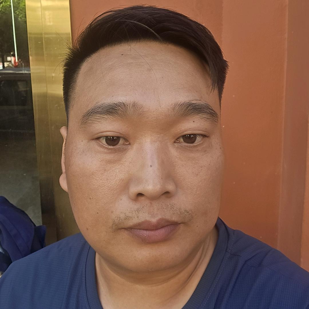 在富宁收二手旧货的杨先生