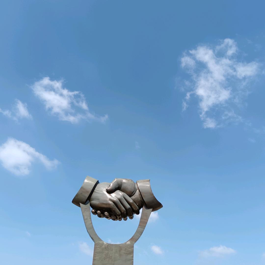 万里..