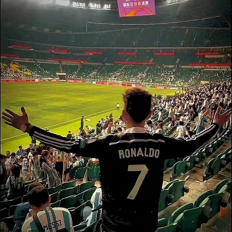 谁来拥抱我的不堪