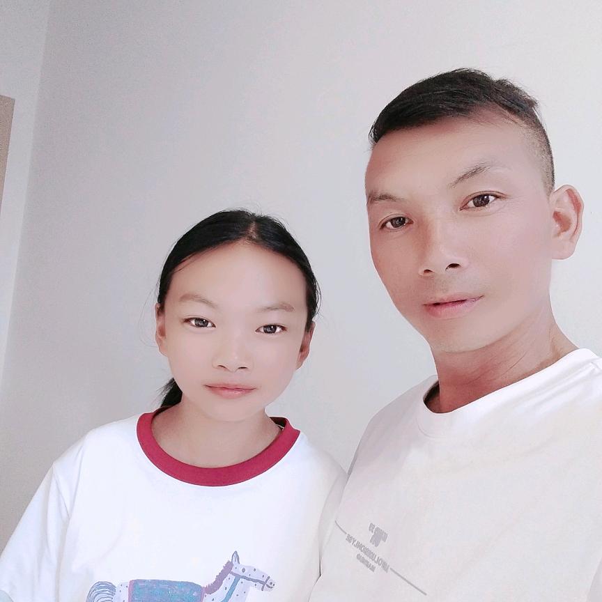 🌿((彝↙️家↗️小李))🌿