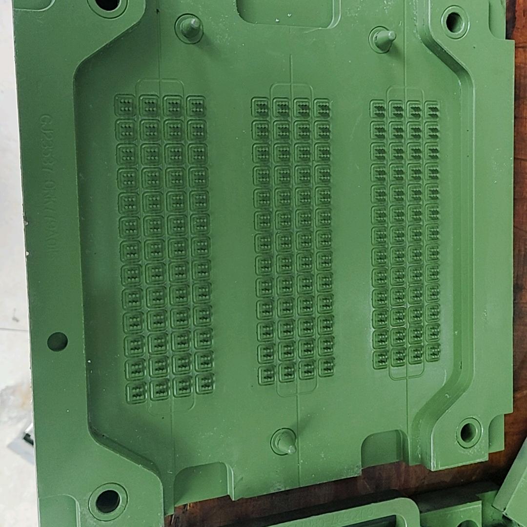 上饶的橡胶模具人