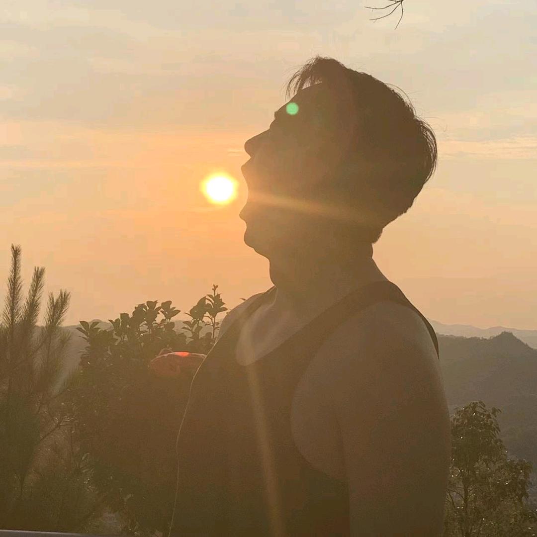 水含五龙吐紫气