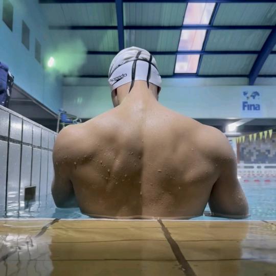 郑州教游泳的臧教练