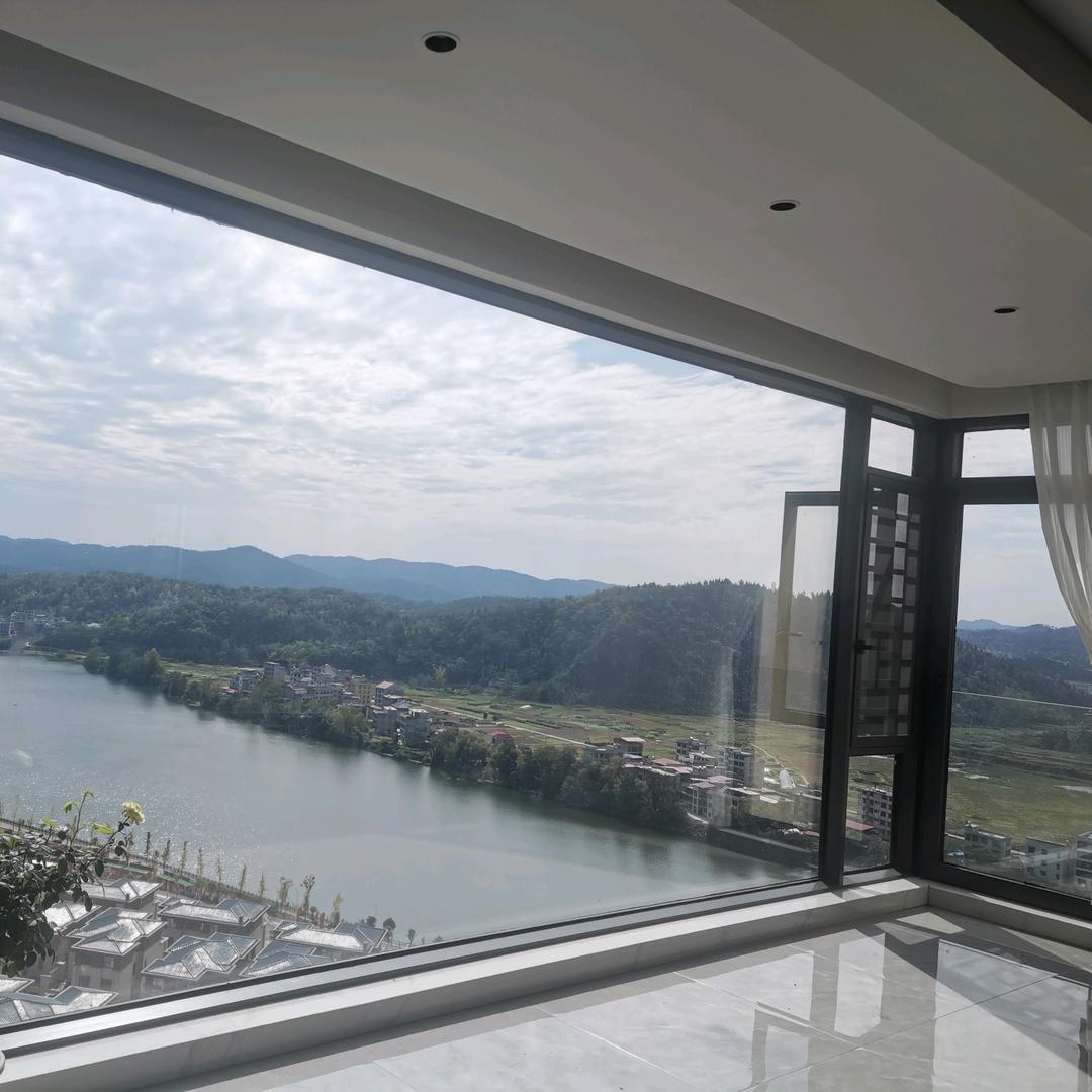 伟勋系统门窗 莫菁菁