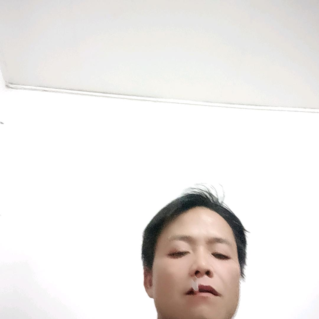 韦明黄<