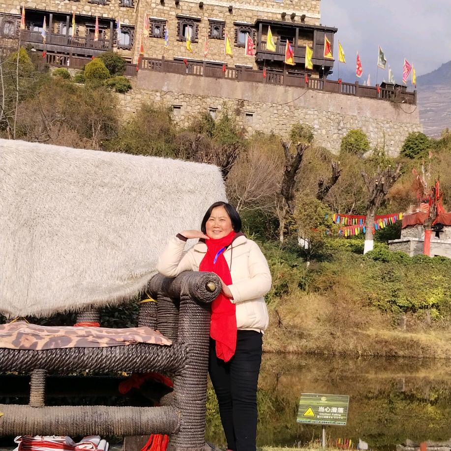 蹦蹦跳跳奶奶。