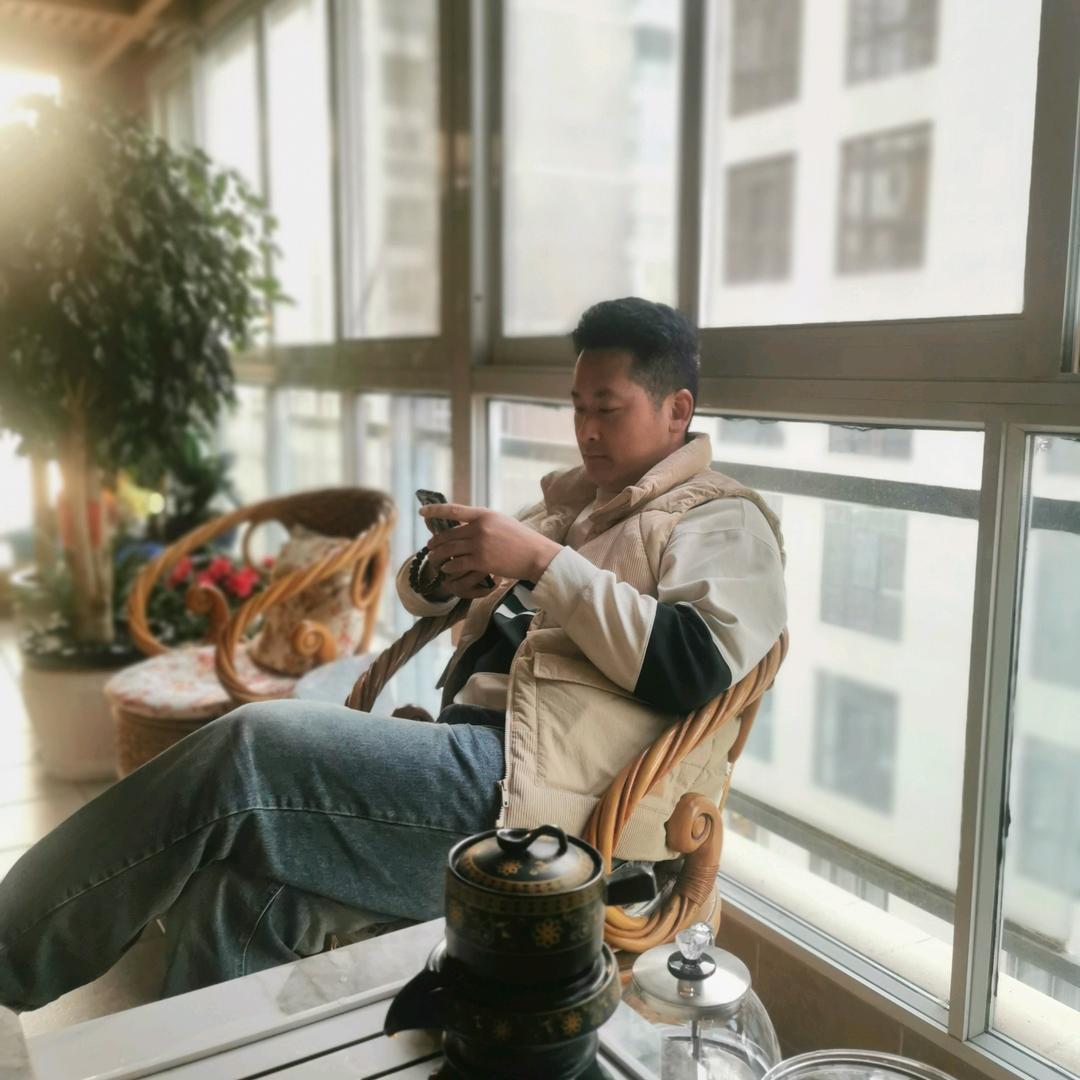 霸气的帅哥。