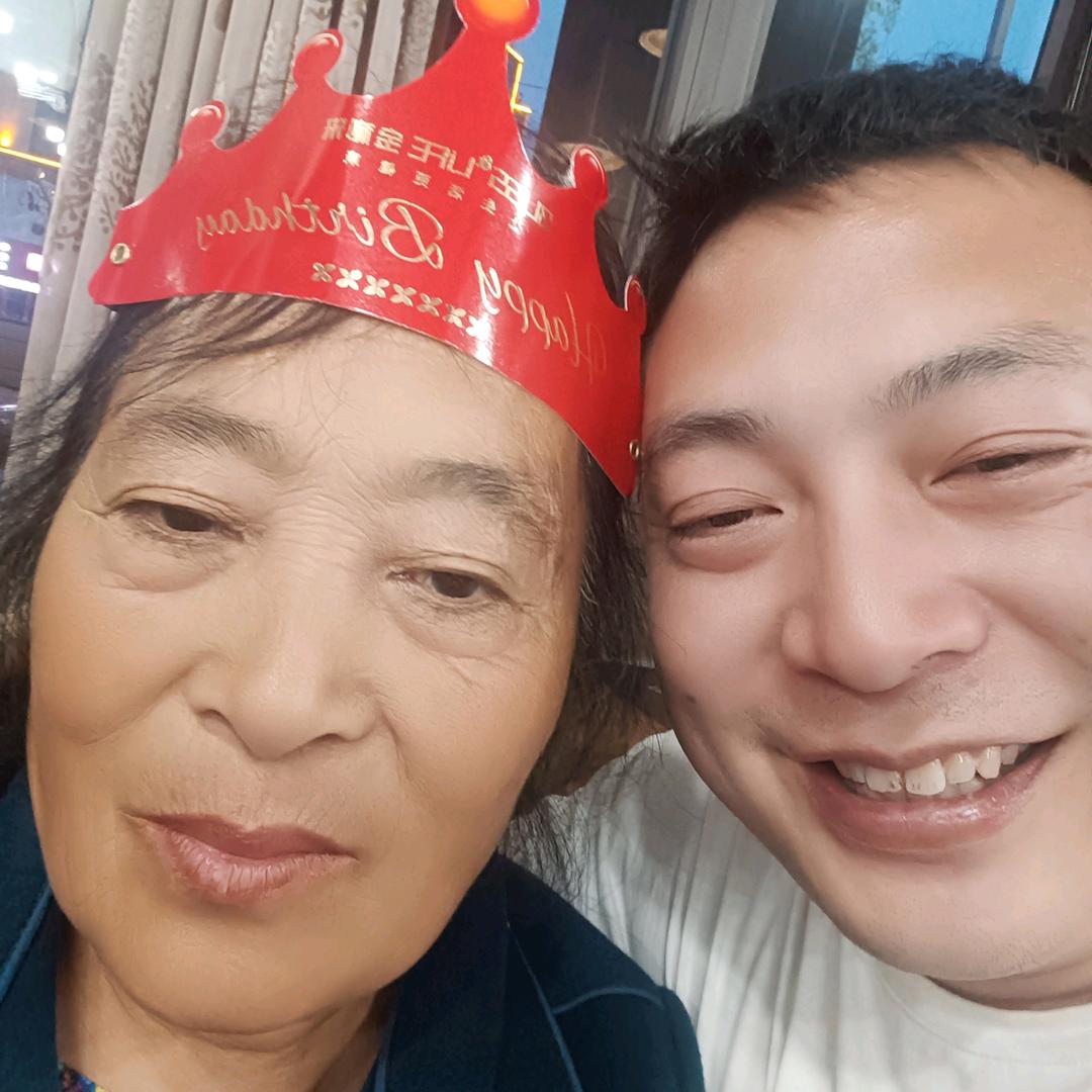 ꧁༺๑落单的水瓶肉肉๑༻꧂