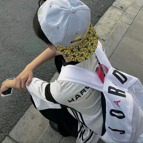 🍓🍉🍀🌸🌹🌈🤳