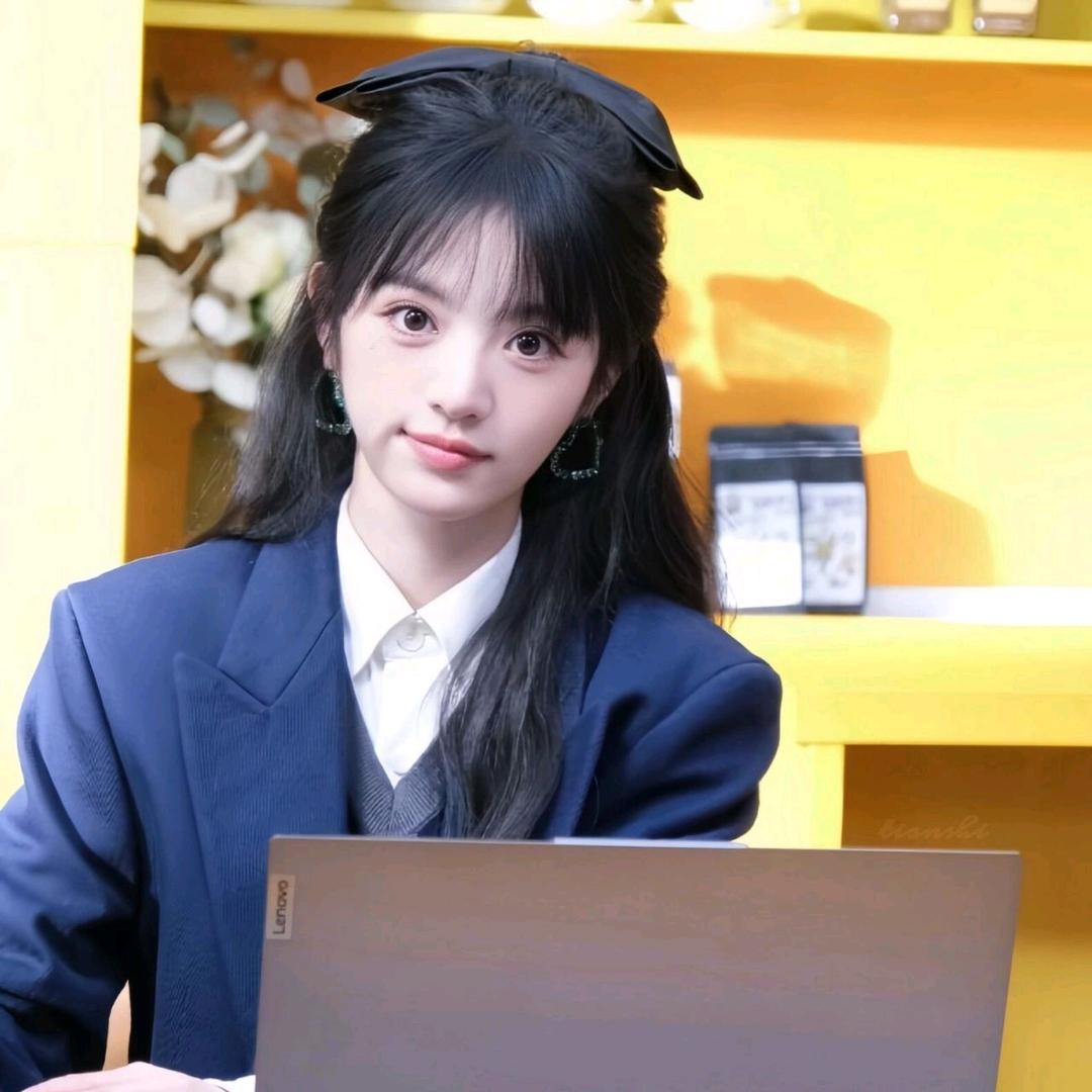 小D，