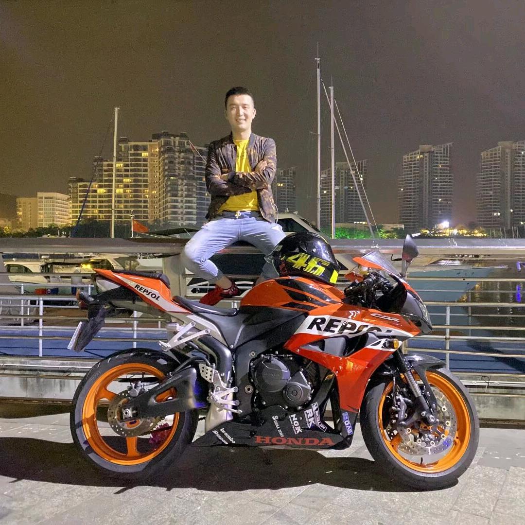 《马晓刚》骑车🏍不会压弯