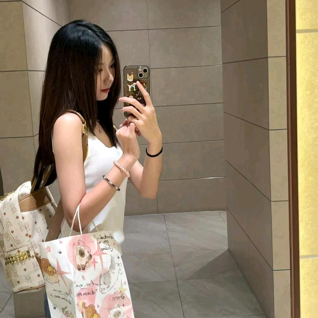 依依