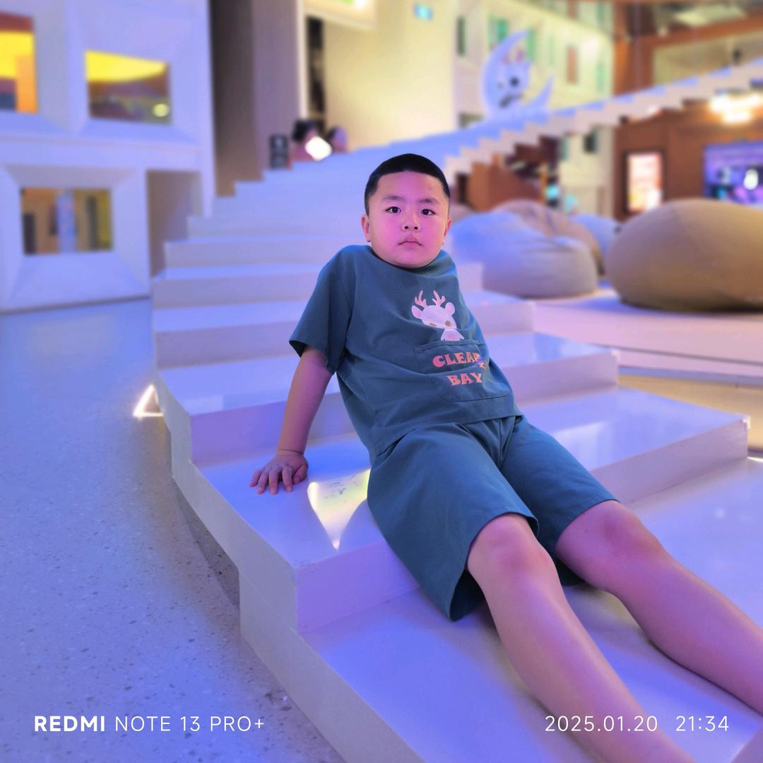 达旗大喜化妆婚纱礼服馆