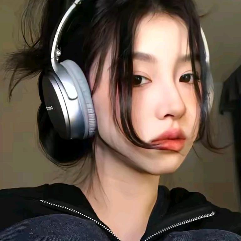 灰图图爱草莓