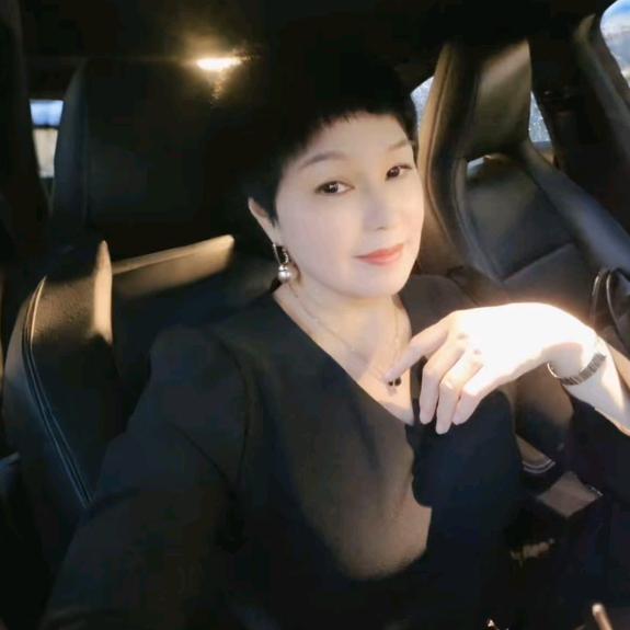 静静👄👄（努力必回）🌹
