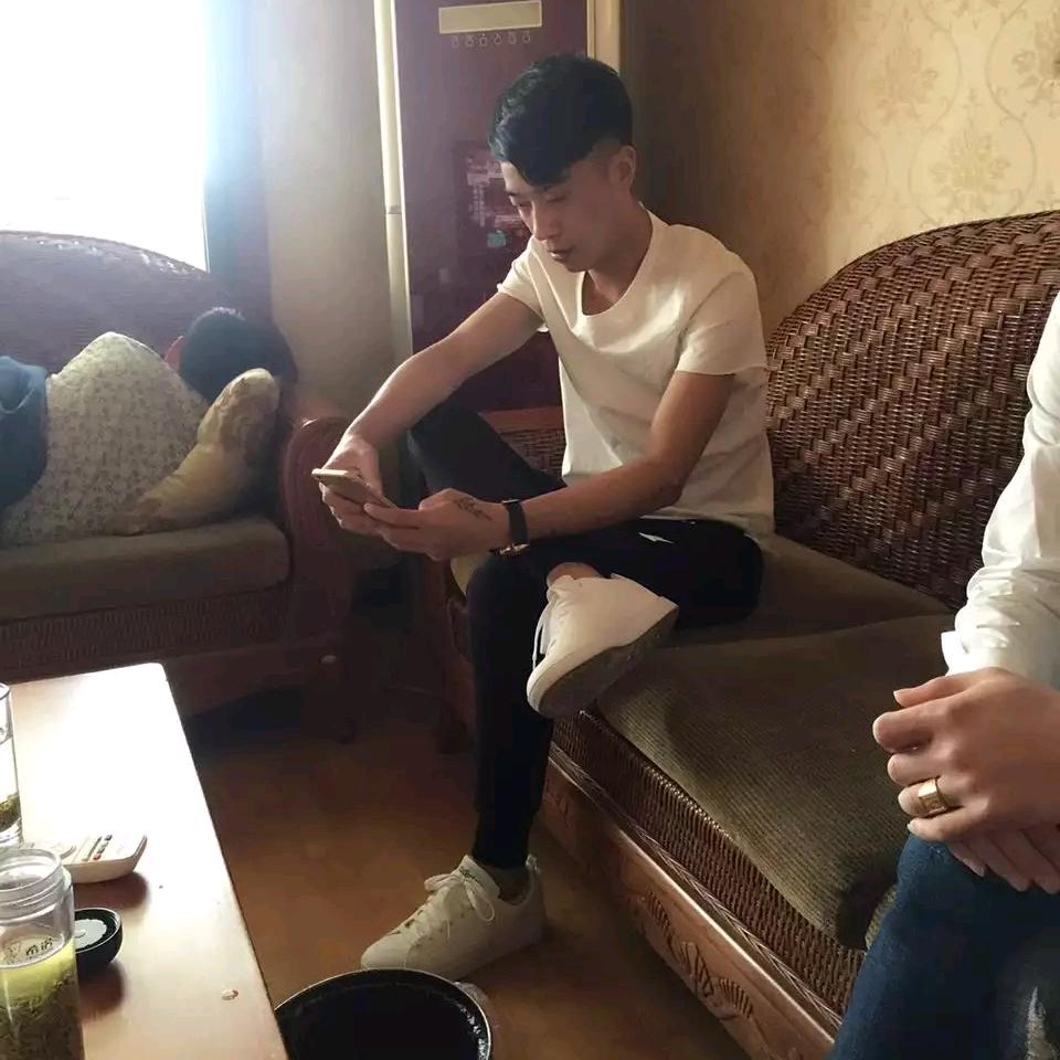 大 伟