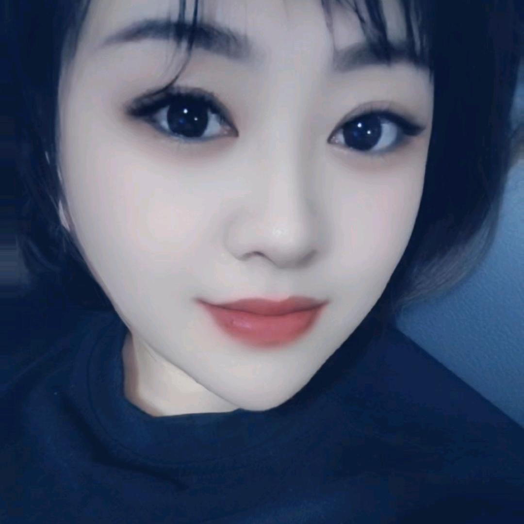 温婉贤淑，怡然自得。