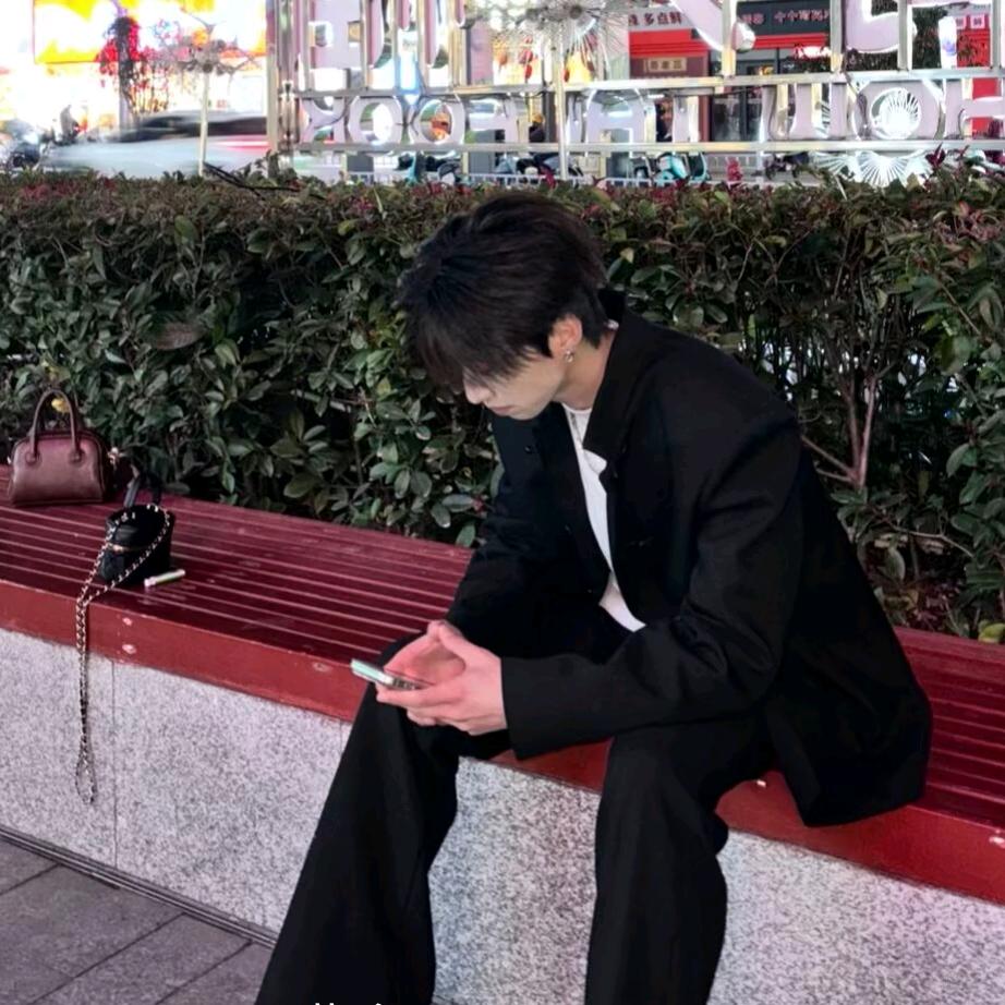 小朋友爱打游戏