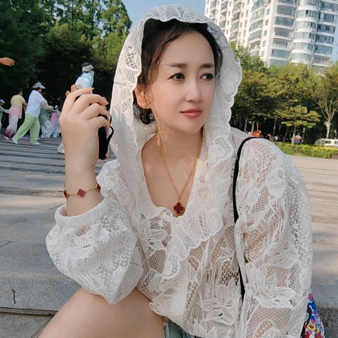 灵犀九儿(大号直播暂停，小号开播）