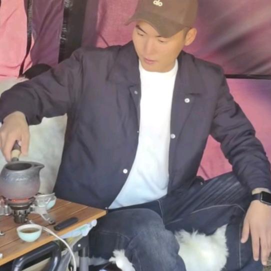 管鹏内蒙食用菌种植基地