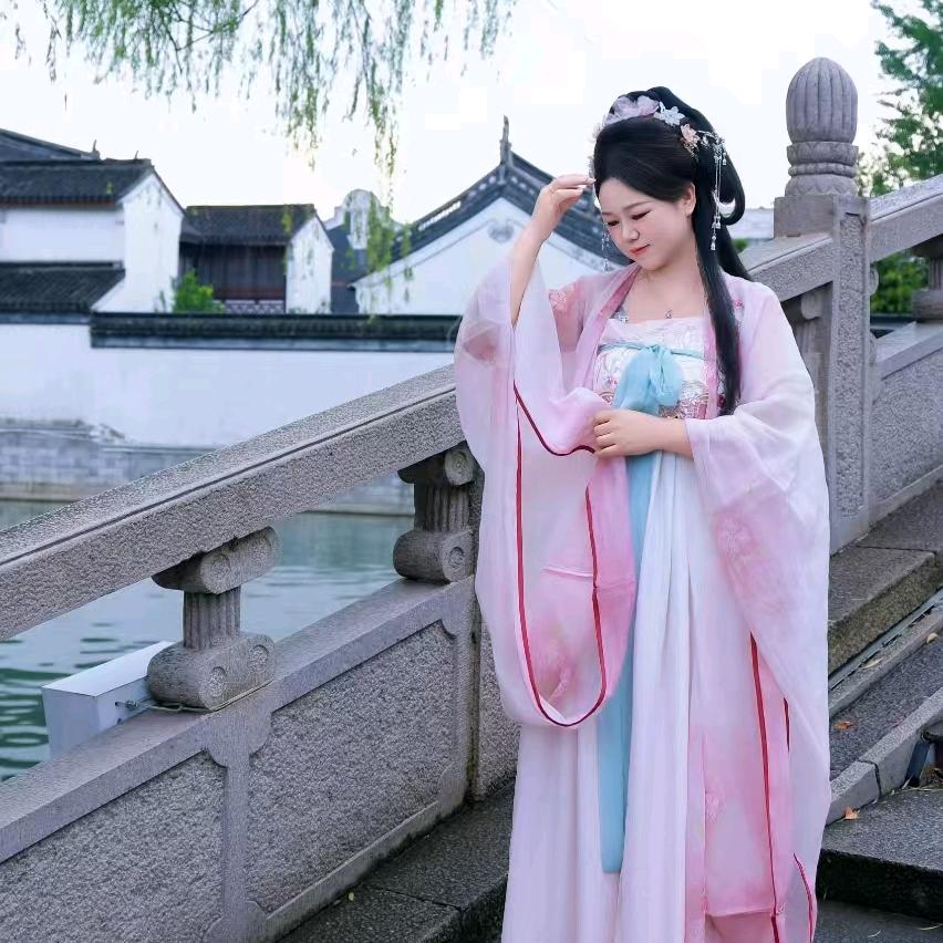 英子