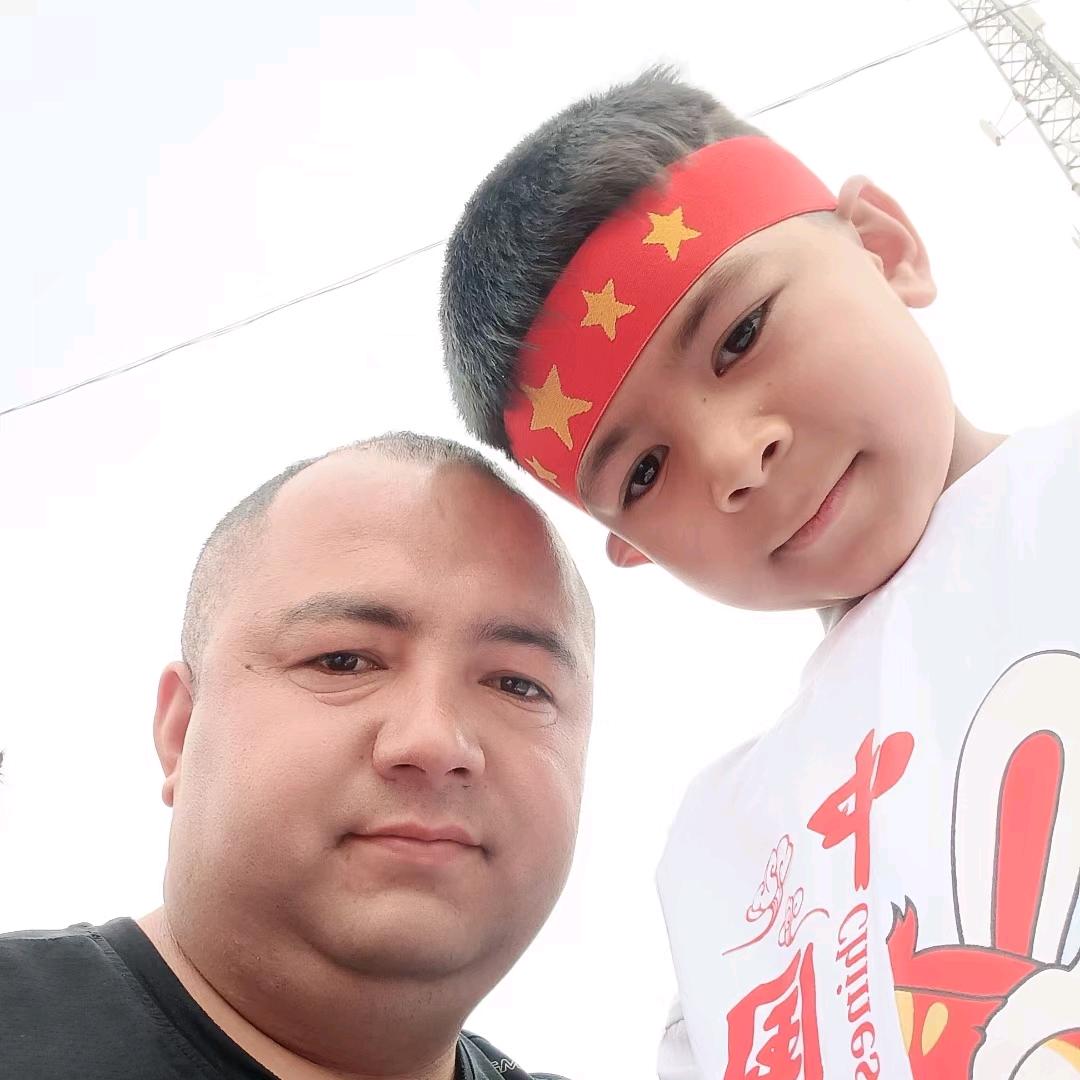 伊力亚尔