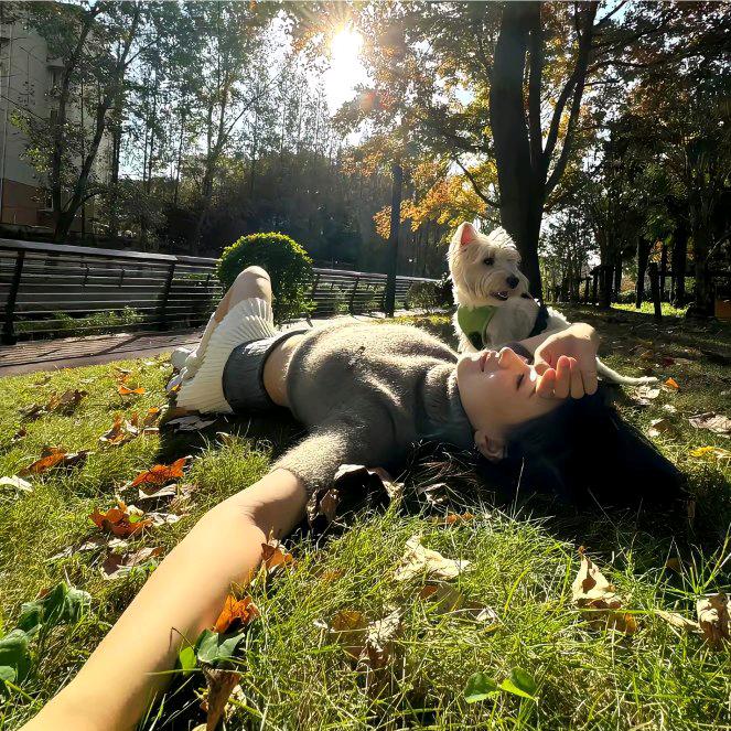 在女神面前装萌会被打成老年开盖机