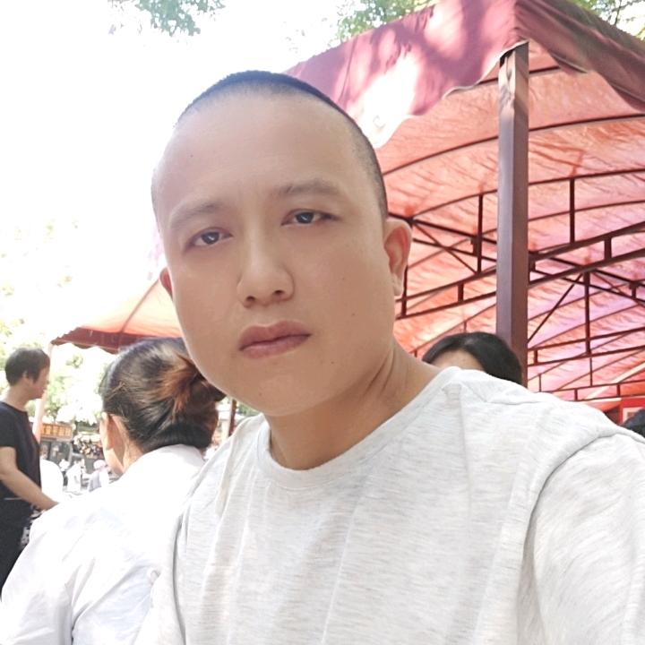 男儿当自強