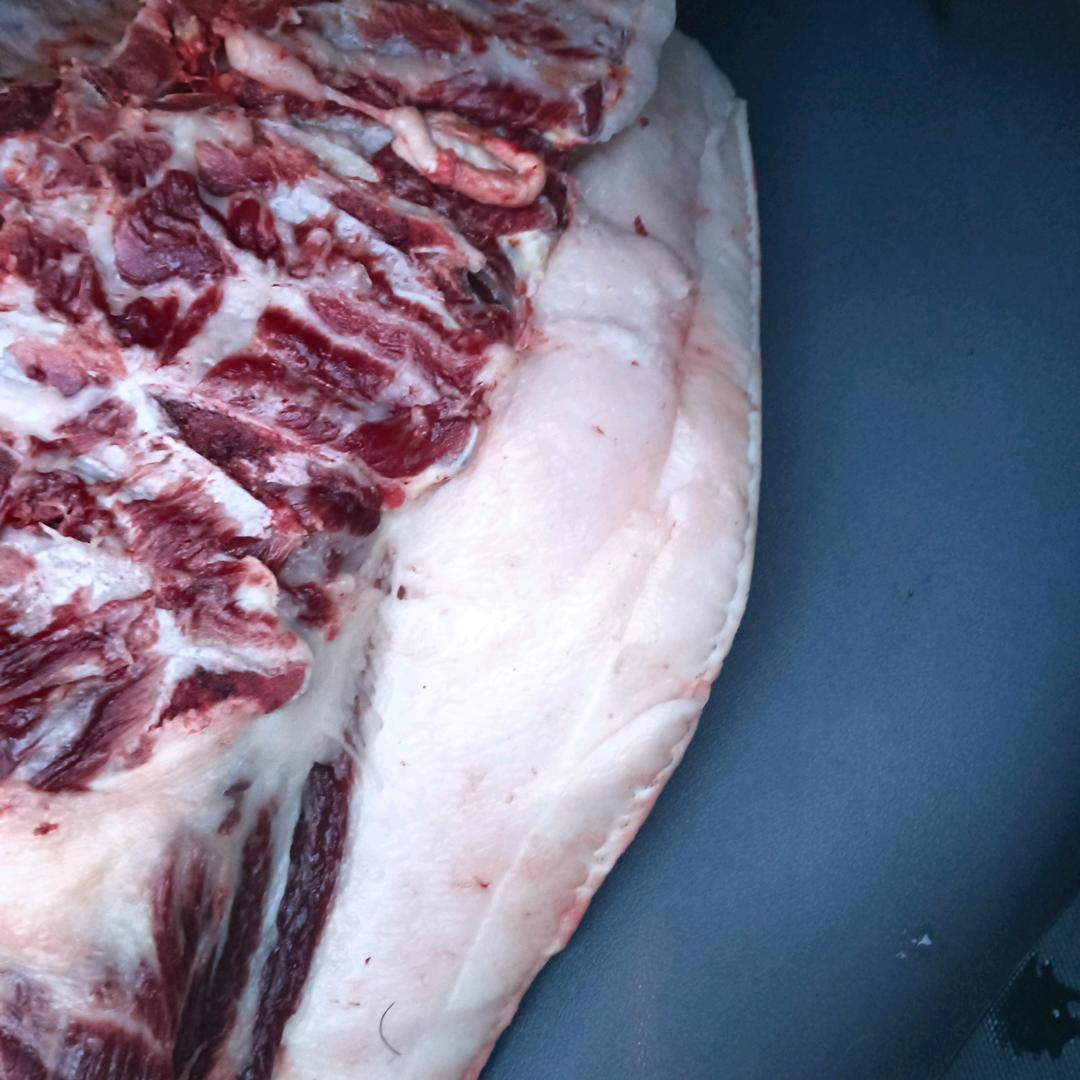 齐记黑土猪肉和土猪肉都是四百以上的猪
