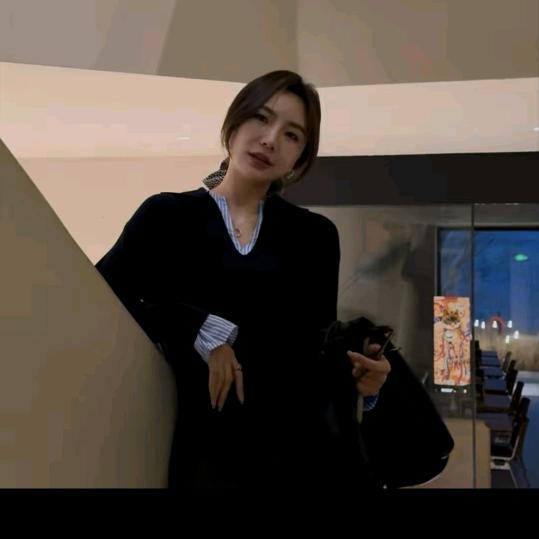 余欢欢YHH-穿搭优选