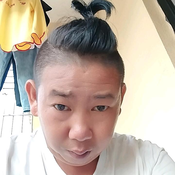 七匹马，白闹客