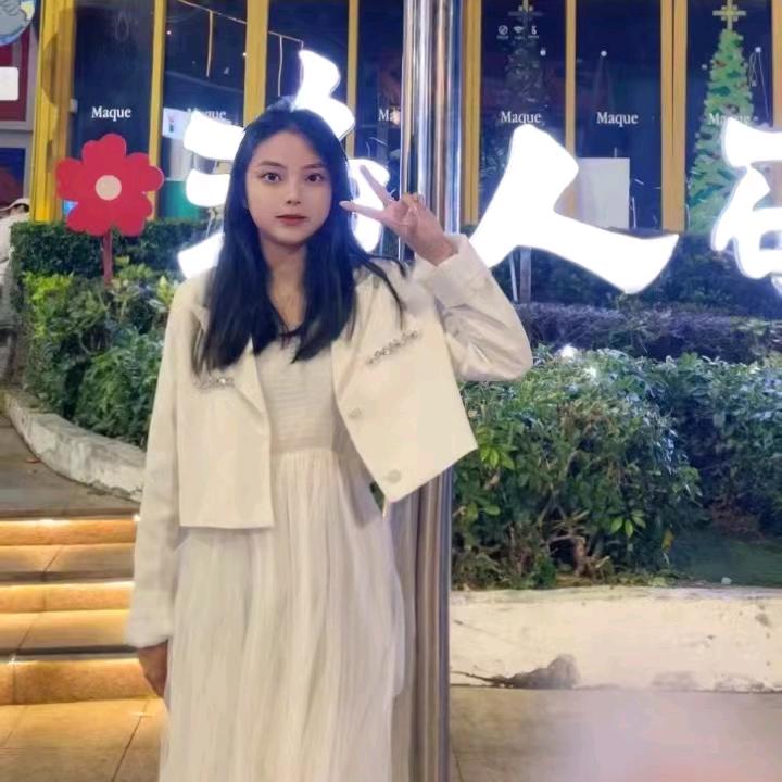 草莓冰淇淋
