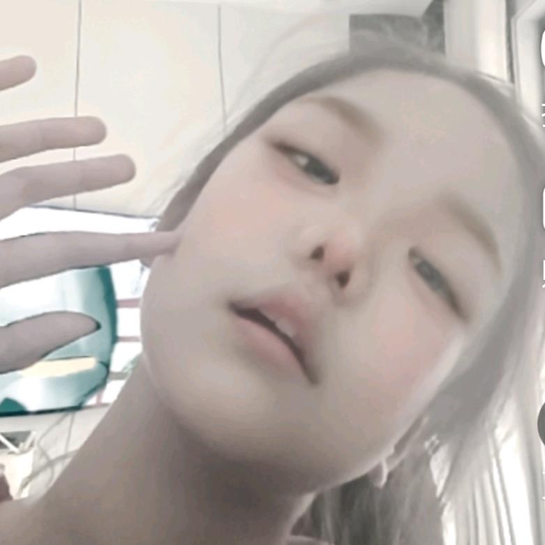 小何爱吃小汉堡