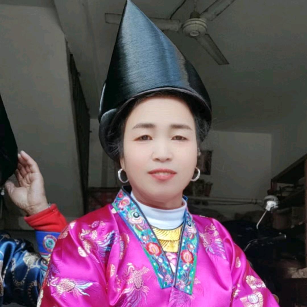 韦韦(❁´◡`❁)*✲ﾟ*