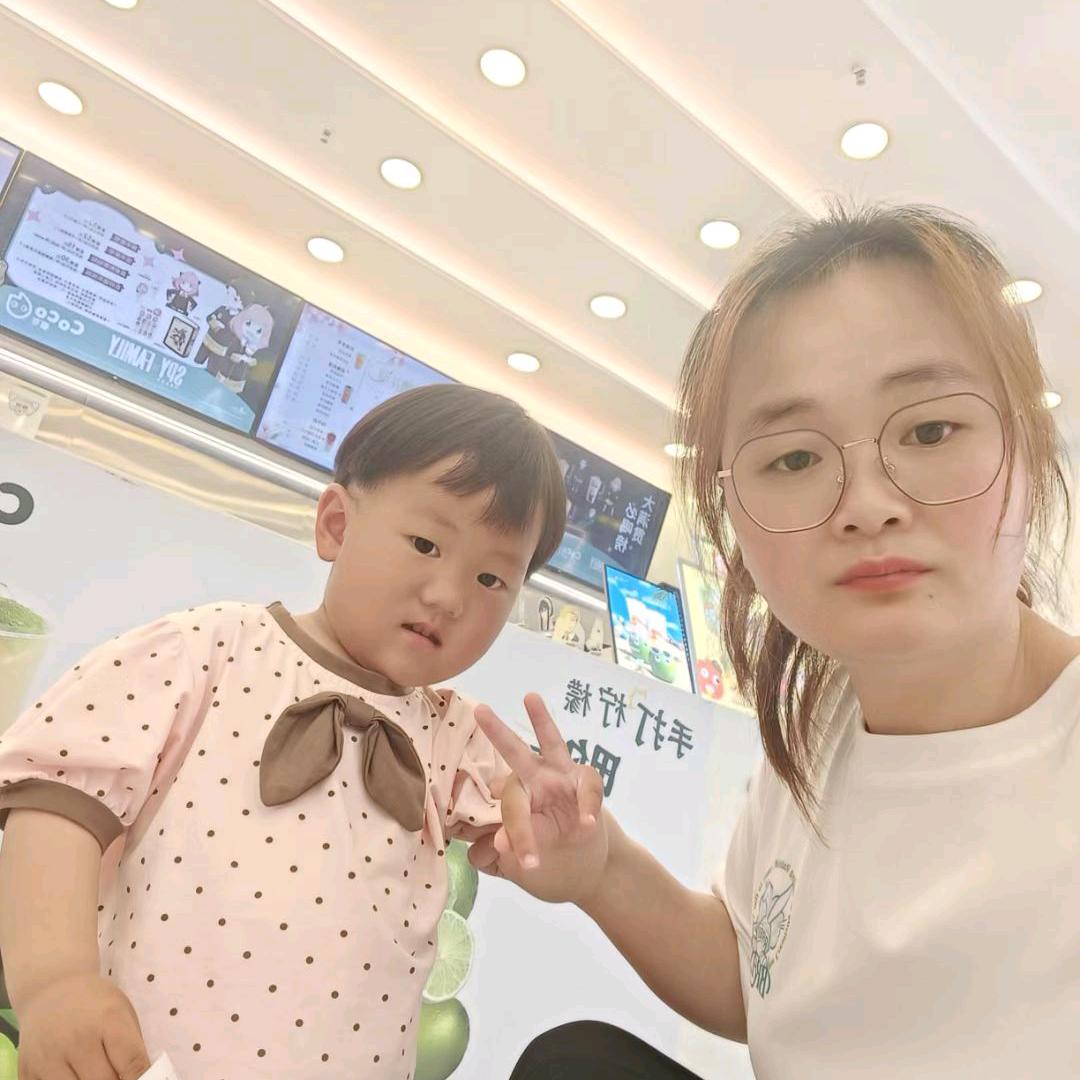 单眼皮的小姐姐