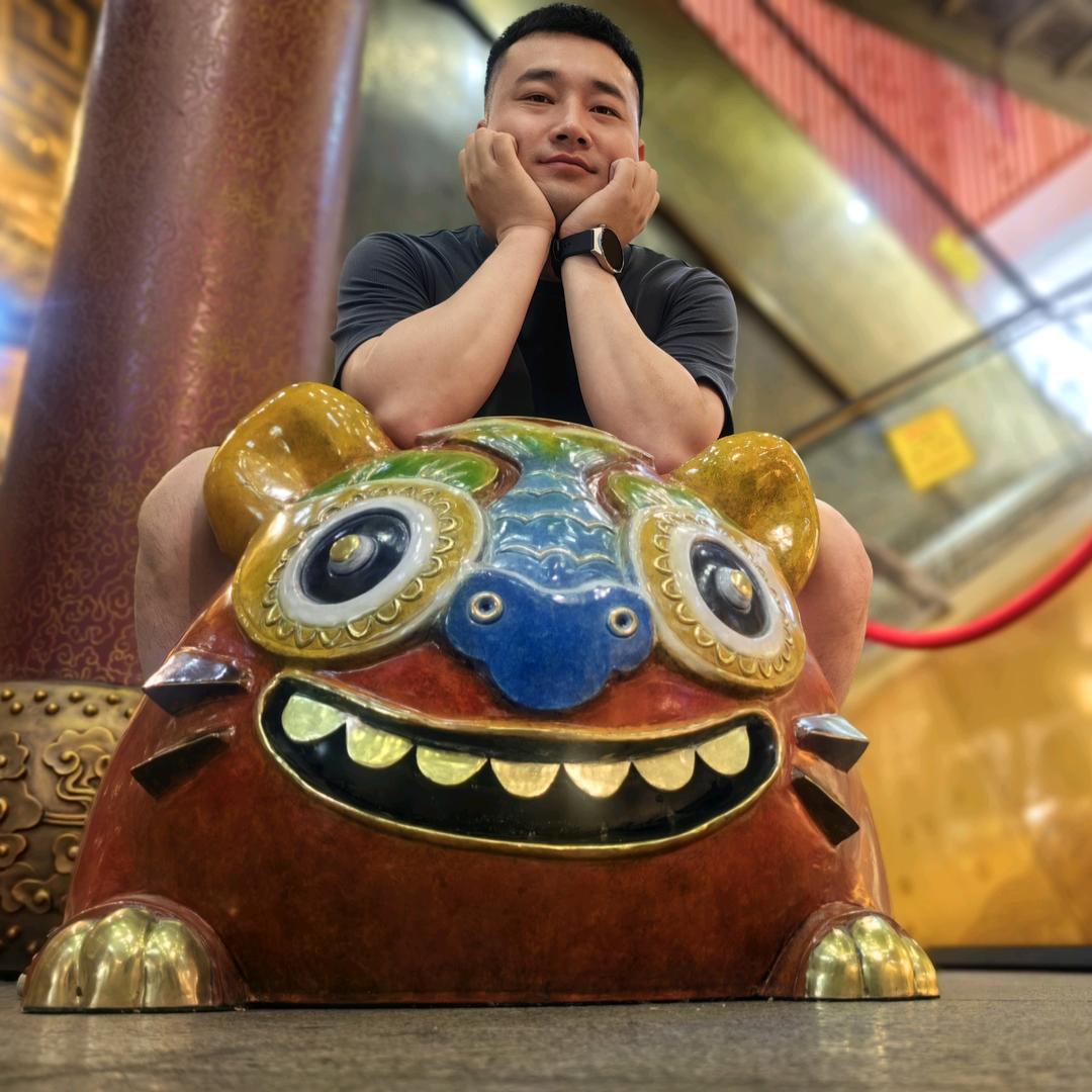 袁 豪  .